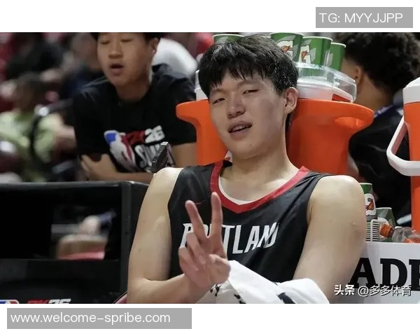 杨瀚森背打遭鲍威尔包夹帽掉乐福关键三分救球队逆转胜利 杨瀚森背打遭鲍威尔包夹帽掉乐福关键三分救球队逆转胜利